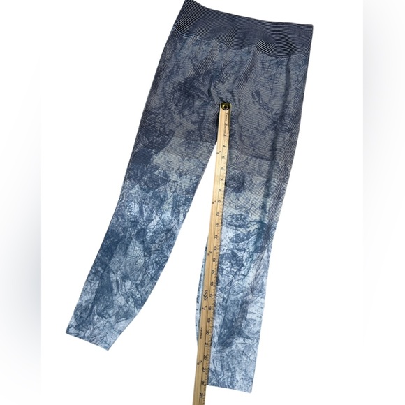 Lululemon Ebb to Train Blue and Gray Tie-Dye Activewear Set, Size 10-12 W2BIIS - Picture 7 of 11